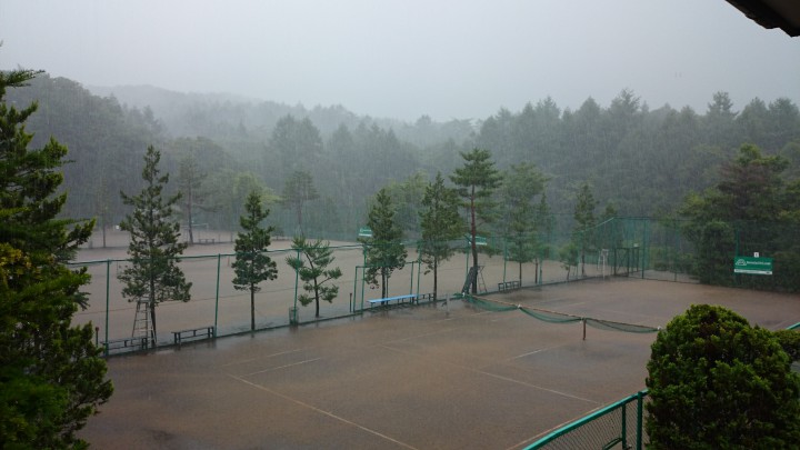 台風11号の影響で大雨です。