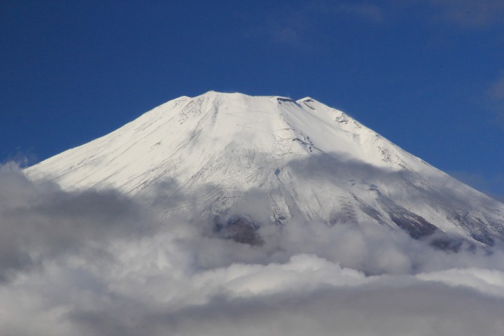 富士山初冠雪です