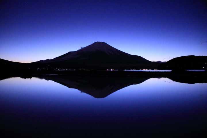 夜の逆さ富士