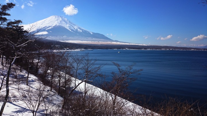 最低気温-14℃、山中湖はまだまだ寒い日が続いています。