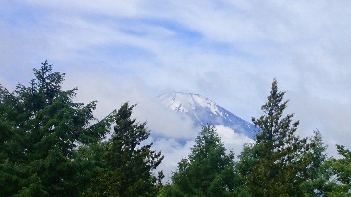 雲の中の富士山