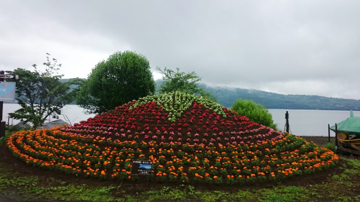 花でできた富士山です