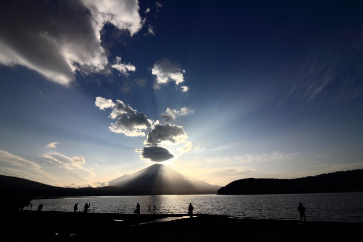 今日は2月23日、富士山の日【嵐の後は最高気温17.8℃、5月並の気温】