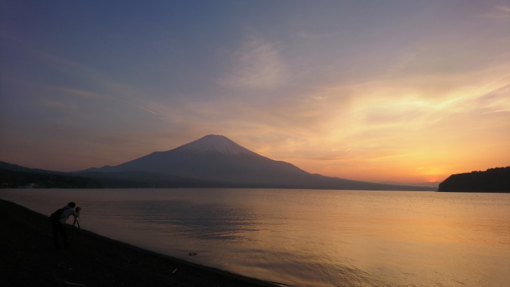4月の夕暮れどき富士山です。