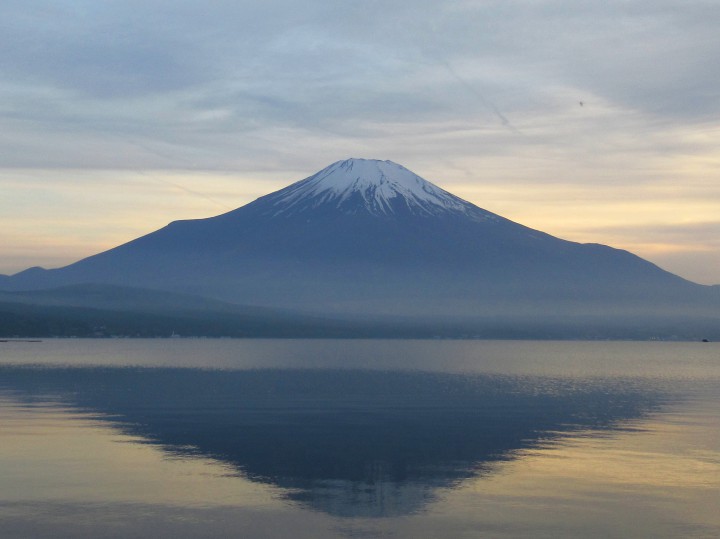 今日の富士山、山頂の雪が日に日に小さくなっていきます。