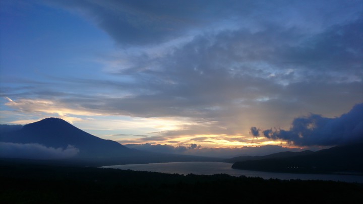 神々しい富士山！山中湖の三国山展望台がおすすめです。
