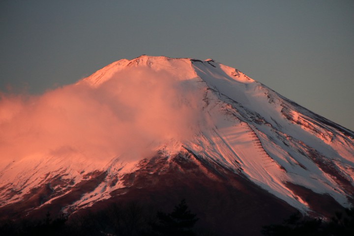 今朝の富士山はほんのりピンク色