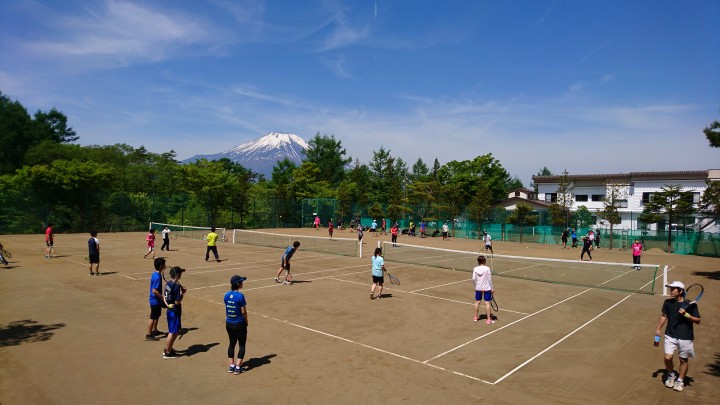 合宿2日目のワールドテニス様、真夏の暑さの中でも元気にテニスしてました。