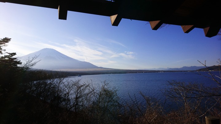 山中湖「夕焼けの渚」からの富士山