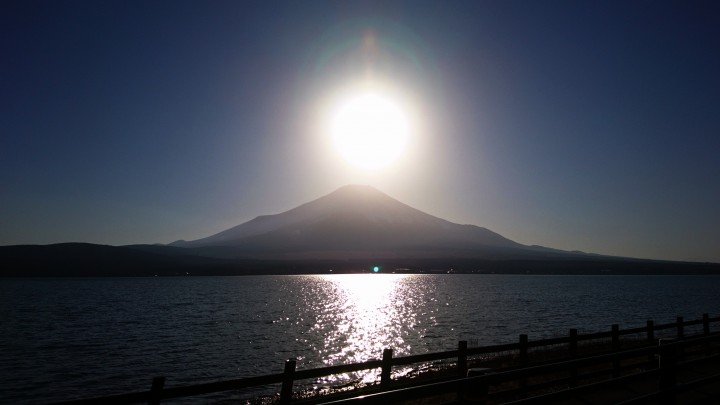 富士山の上に大きなぼんぼり！