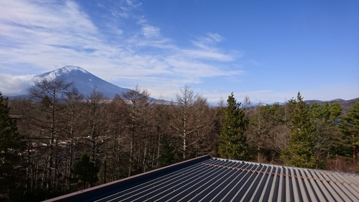 屋根上からの富士山