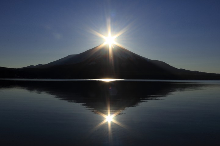 山中湖からのダブルダイヤモンド富士