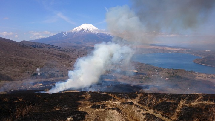 明神山の火入れが行われました。