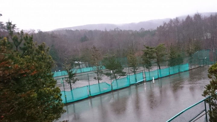 山中湖は本格的な雨が降っています。