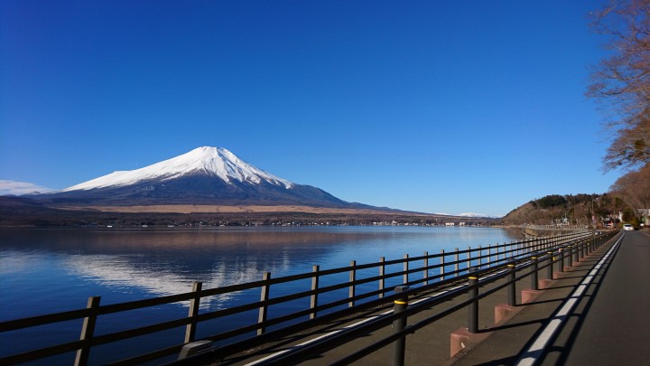 山中湖、今日の富士山も美しいです。