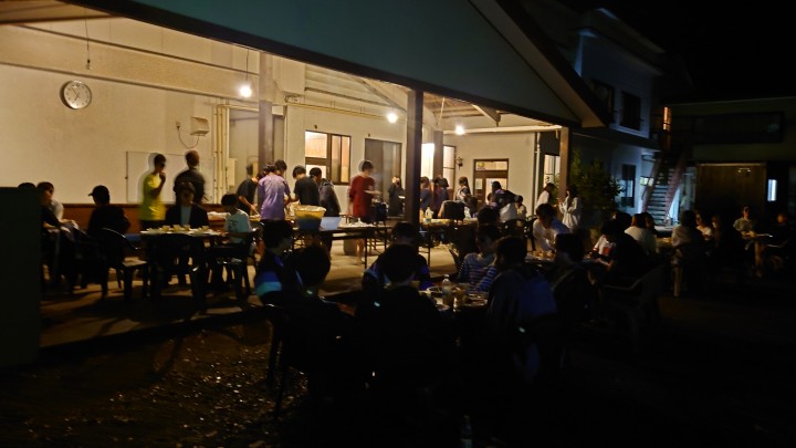 真っ暗の中のBBQは雰囲気がありますね 真っ暗の中のBBQは雰囲気がありますね