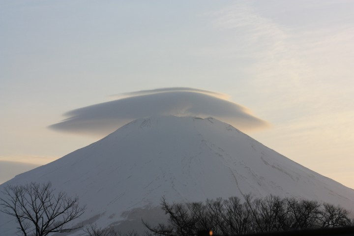 富士山に笠雲、明日はたぶん雨