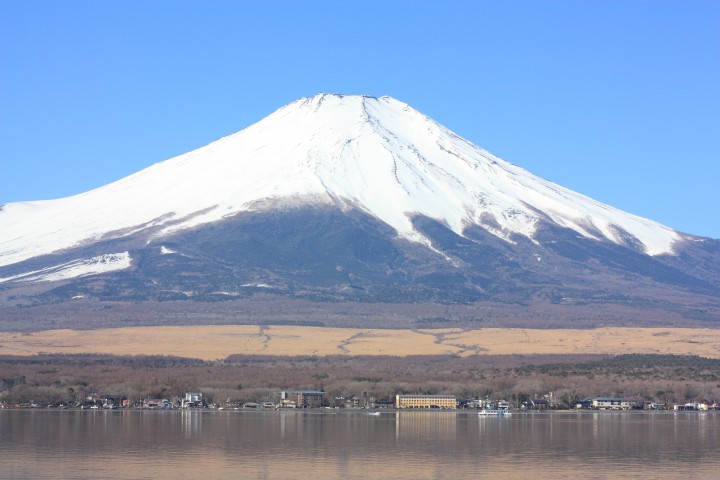 久しぶりの澄んだ富士山が現れました